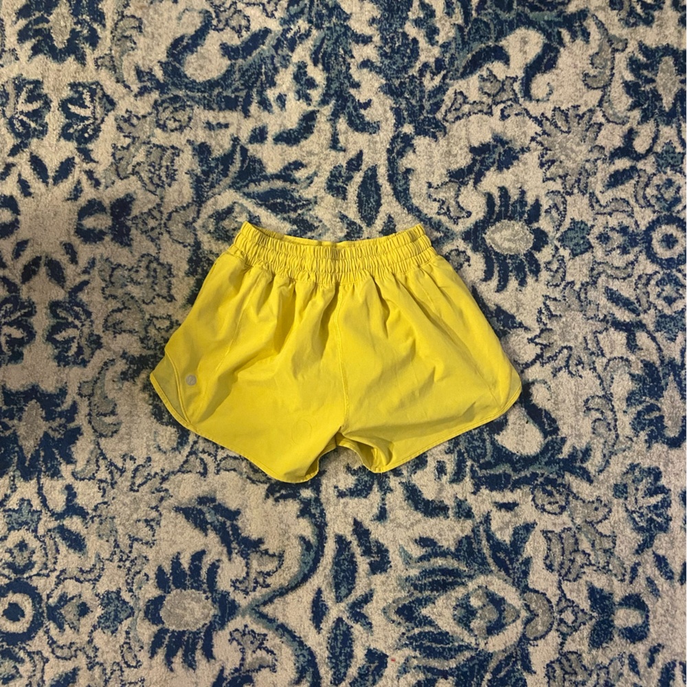 Lululemon Hotty Hot 4” shorts